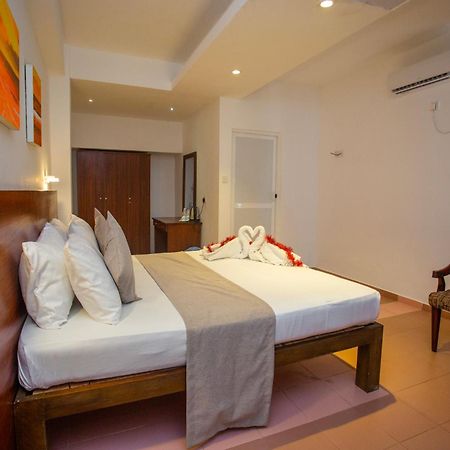 Lucky Seven Hikkaduwa Hotel Exterior photo