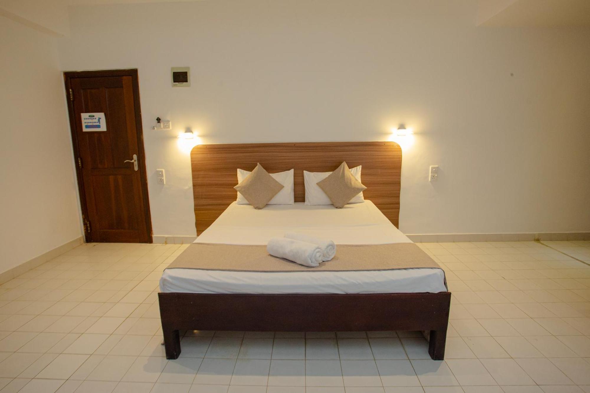 Lucky Seven Hikkaduwa Hotel Exterior photo